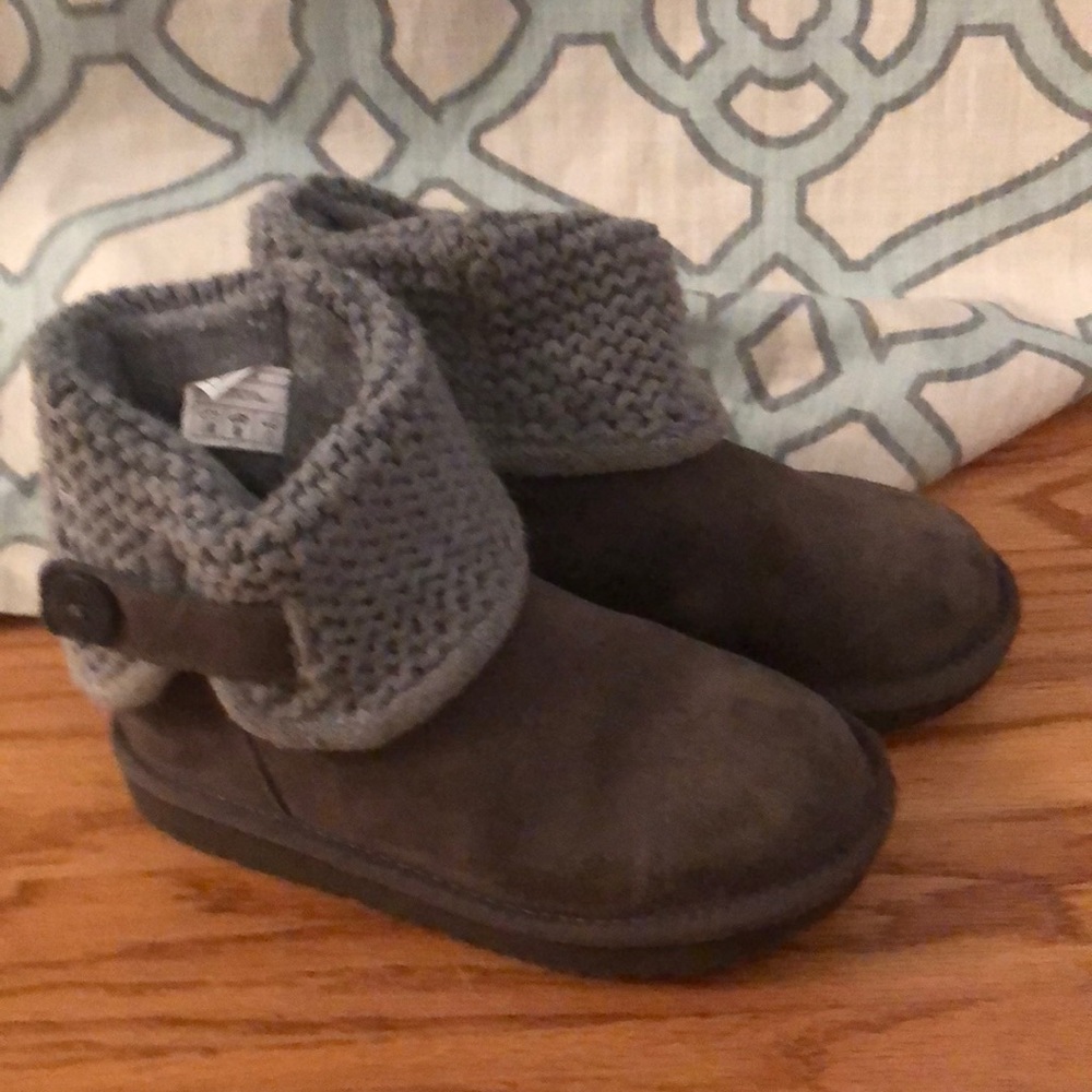Girls UGG Boots Size 1 Grey